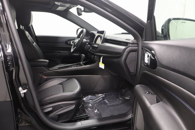 New 2025 Jeep Compass Latitude w/ Sun & Sound Group image 14