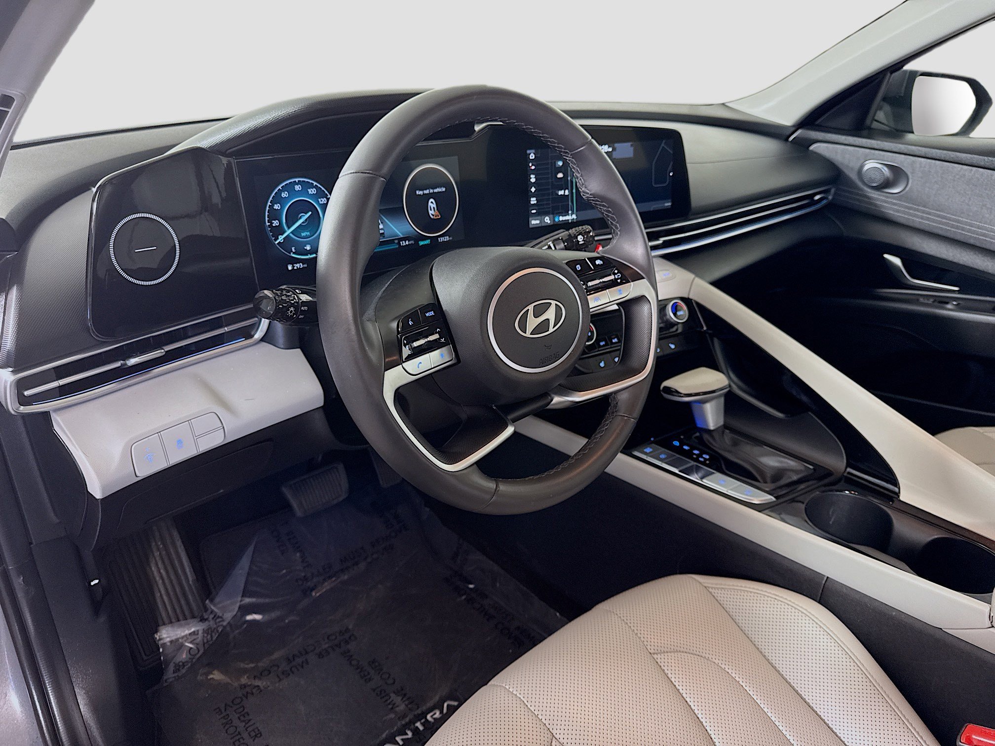 Used 2025 Hyundai Elantra Limited image 23