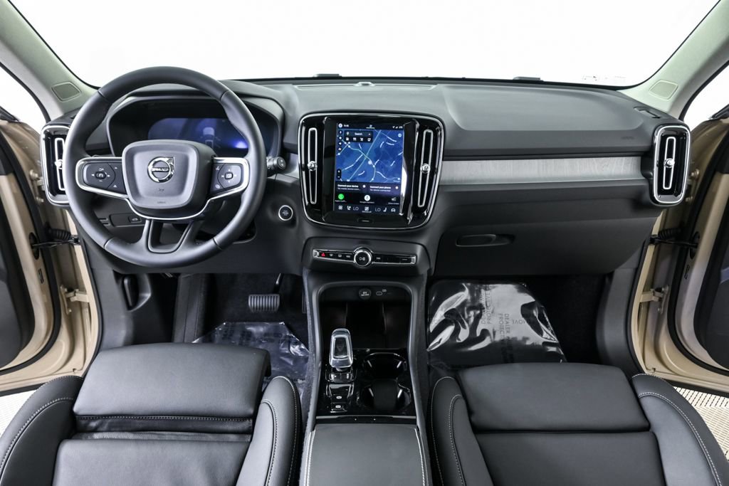 New 2026 Volvo XC40 B4 Plus w/ Protection Package Premier image 17