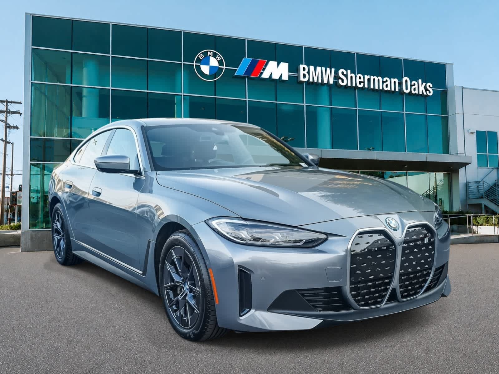 Used 2023 BMW i4 eDrive40 w/ Premium Package RWD image 3