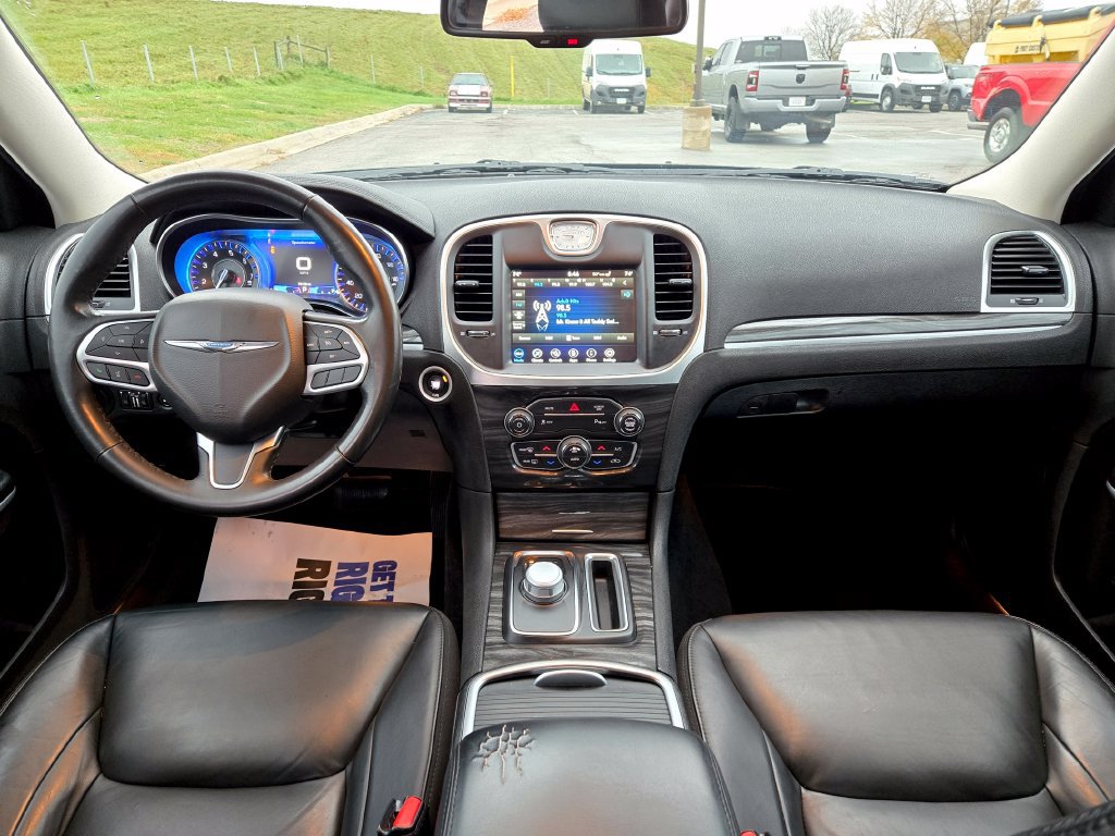 Used 2022 Chrysler 300 Touring L AWD/4WD image 16