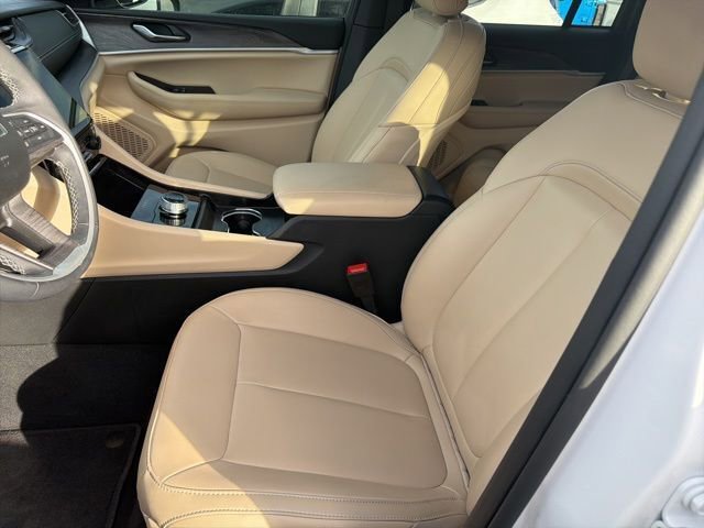 Used 2025 Jeep Grand Cherokee Limited w/ Trailer Tow Package image 7