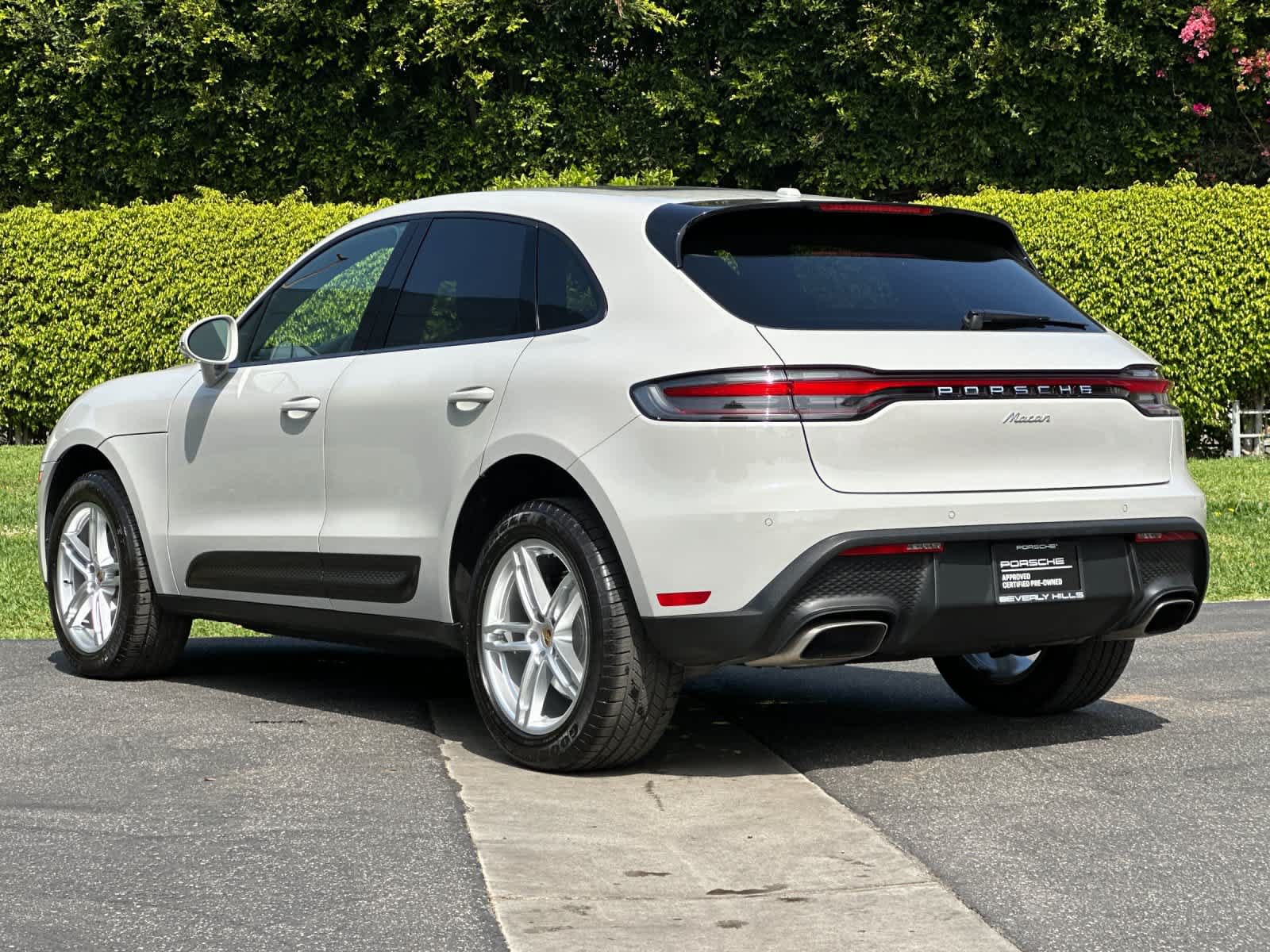 Certified 2023 Porsche Macan AWD/4WD image 3