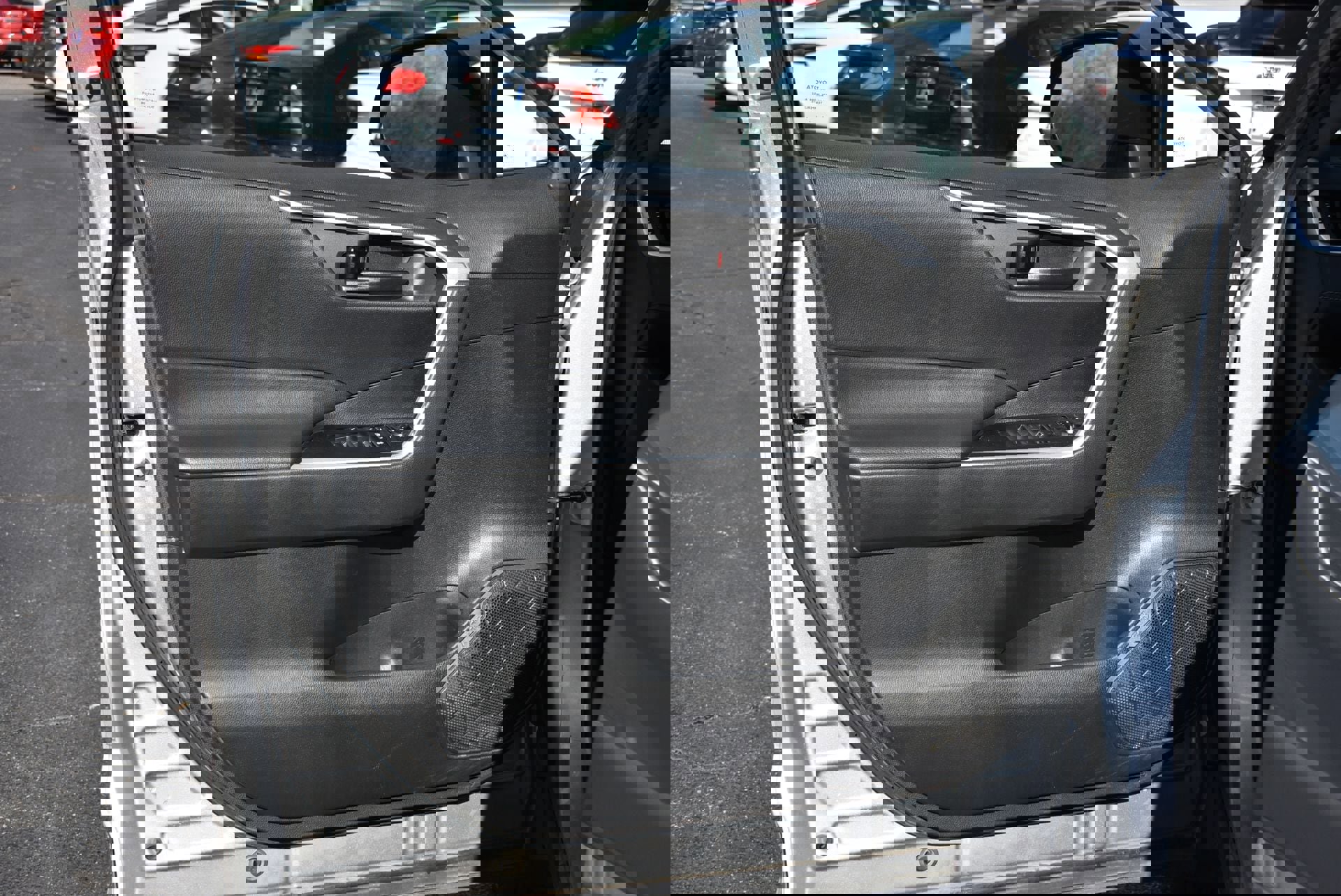 Used 2021 Toyota RAV4 LE image 12