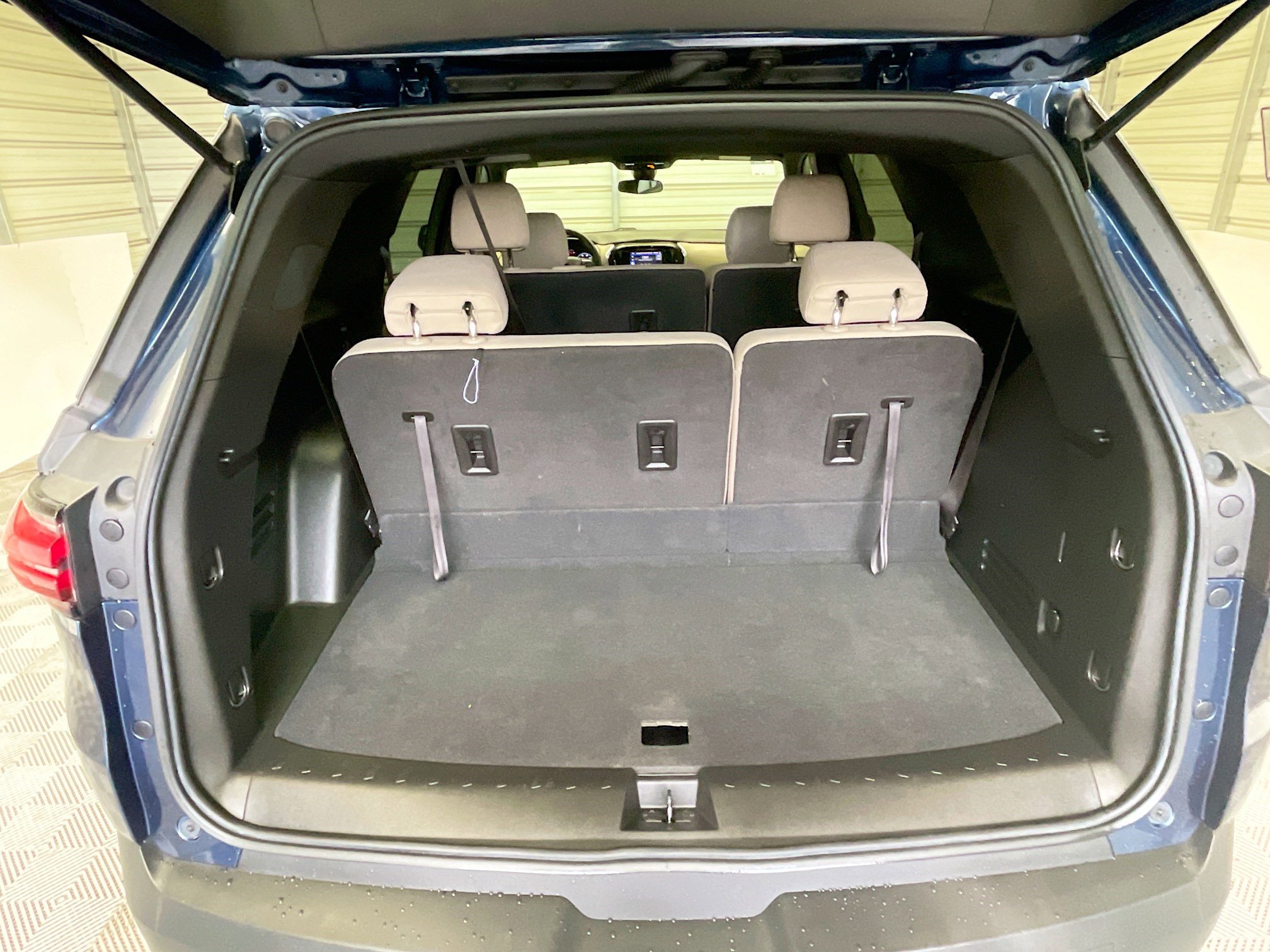 Used 2022 Chevrolet Traverse LS image 16