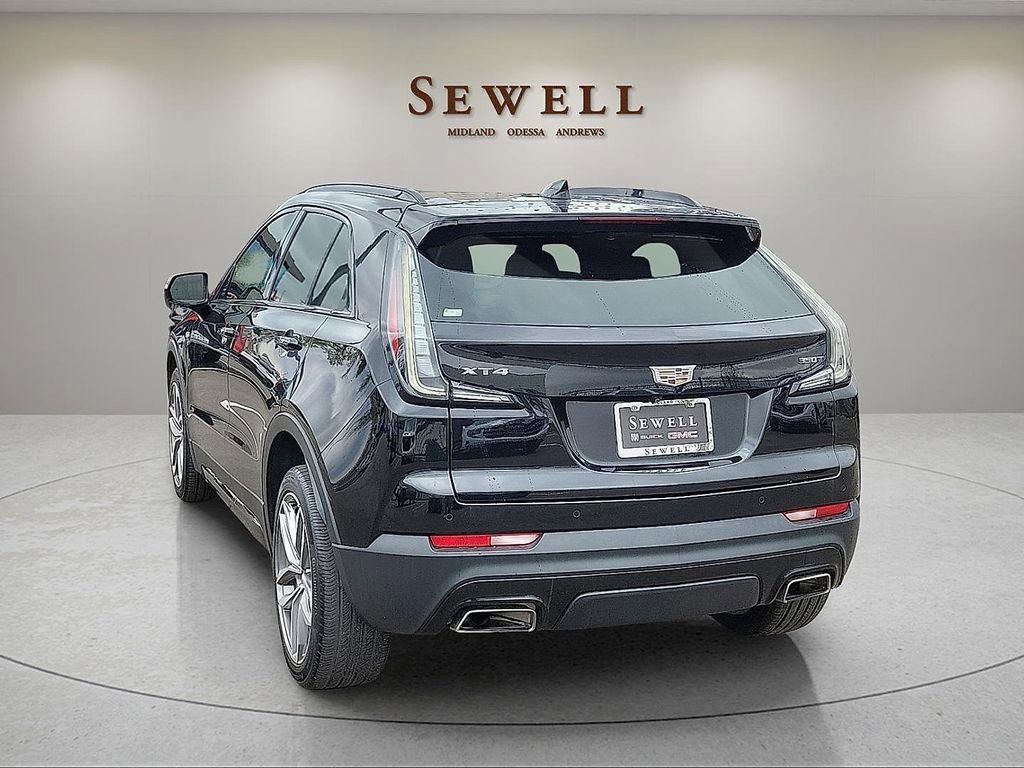 Used 2021 Cadillac XT4 Sport w/ Cold Weather Package FWD image 3