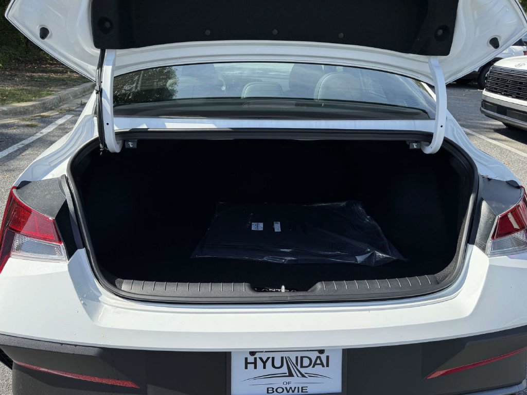 New 2026 Hyundai Elantra SEL Sport FWD image 11