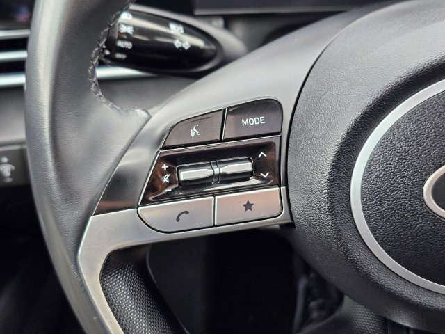 Used 2025 Hyundai Elantra SEL FWD image 30