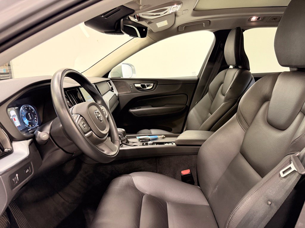Used 2020 Volvo XC60 T6 Momentum w/ Advanced Package AWD/4WD image 12