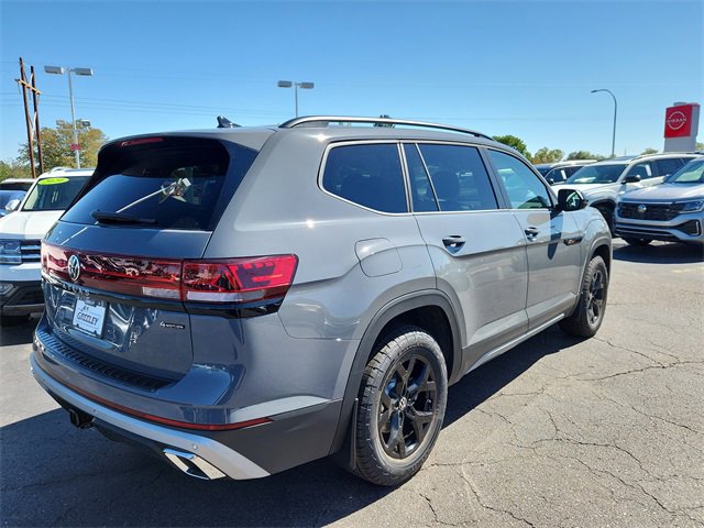 New 2026 Volkswagen Atlas Peak Edition image 3