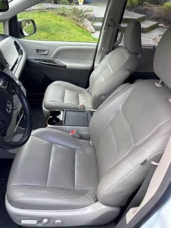 Used 2017 Toyota Sienna XLE Premium image 7