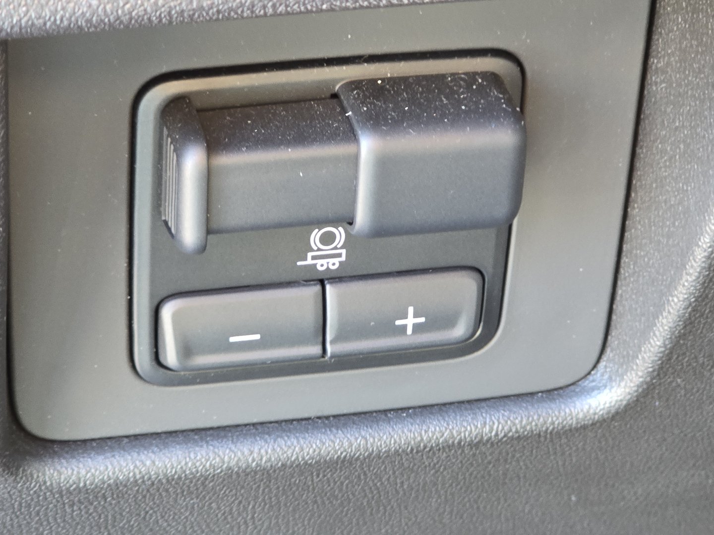 Used 2023 Chevrolet Colorado Trail Boss w/ Technology Package AWD/4WD image 15
