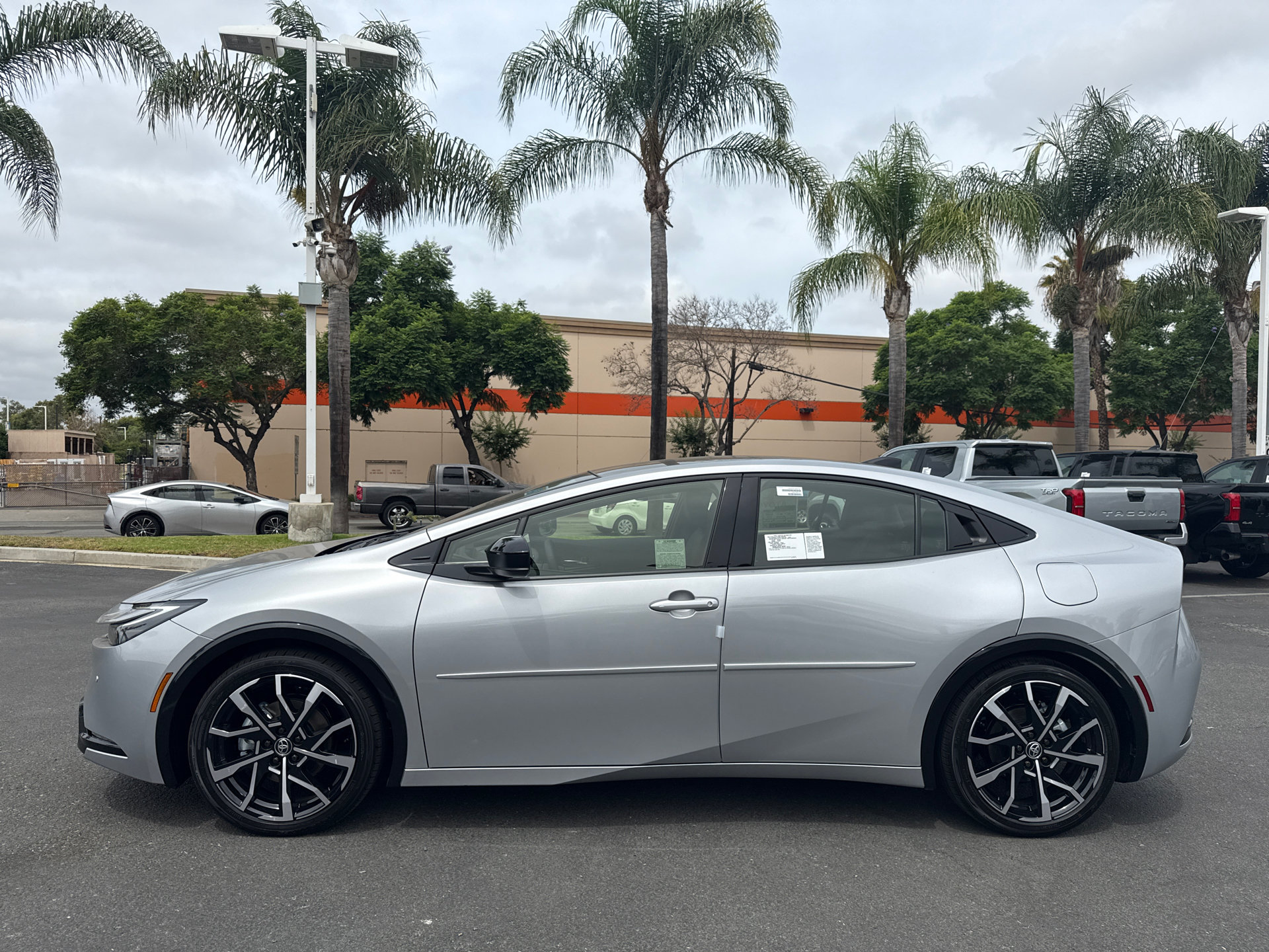New 2026 Toyota Prius Plug-In Hybrid FWD image 4