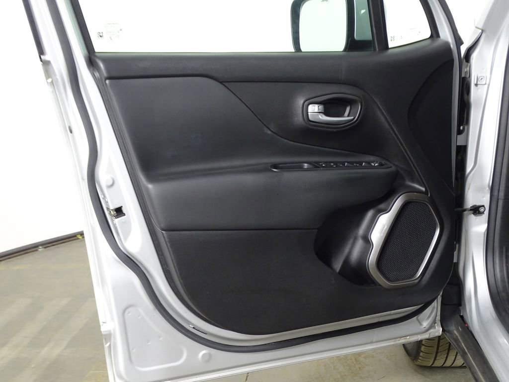 Used 2018 Jeep Renegade Limited image 16