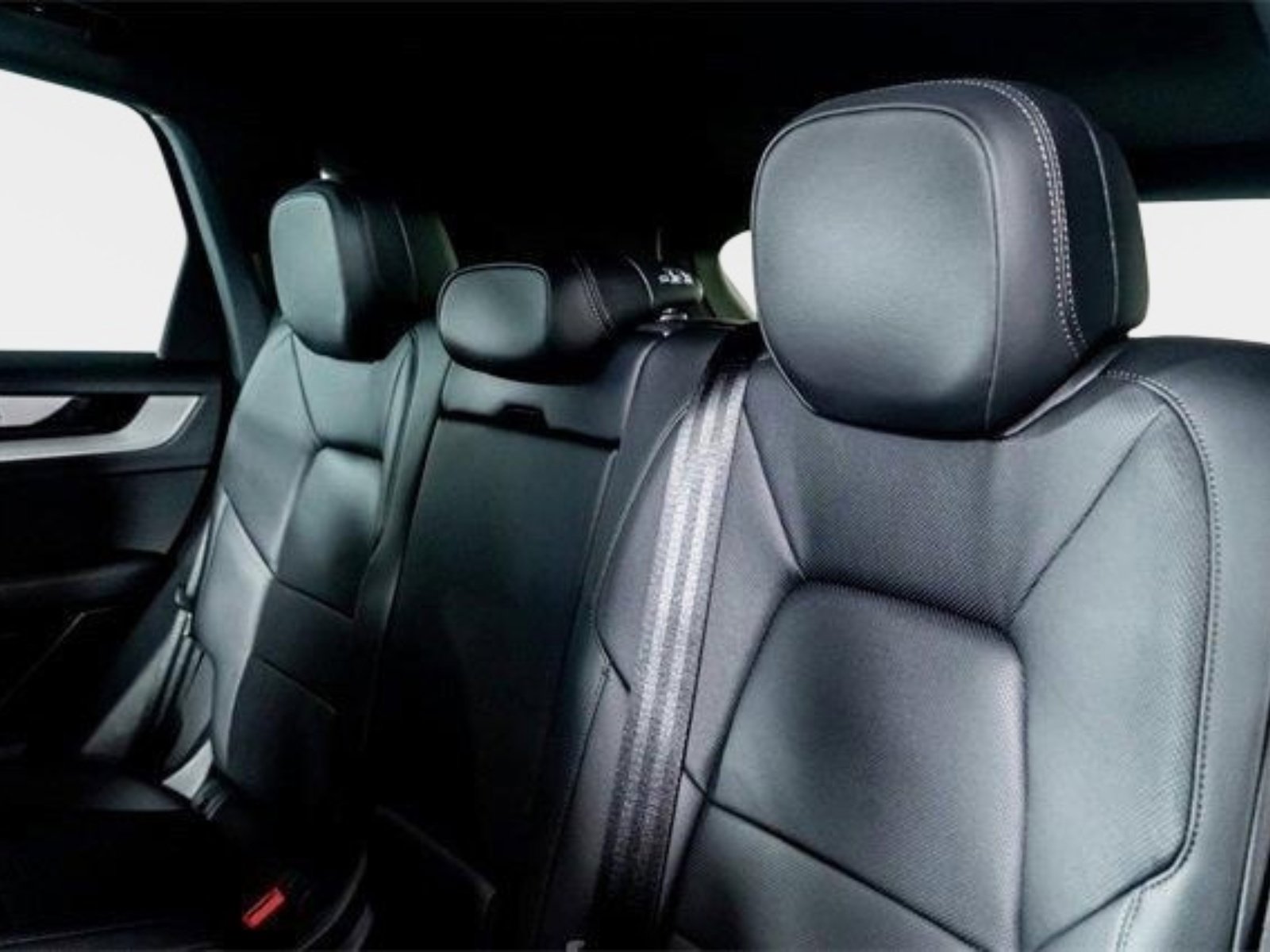 Used 2025 Porsche Cayenne image 38