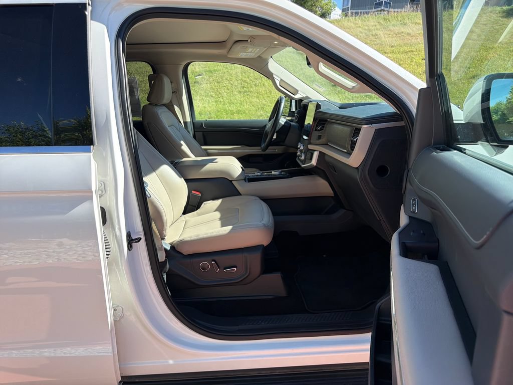 Used 2022 Ford Expedition Max Limited AWD/4WD image 36