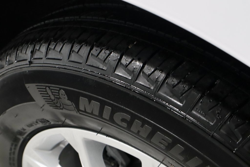 Used 2024 Chevrolet Equinox LS w/ LS Convenience Package image 19