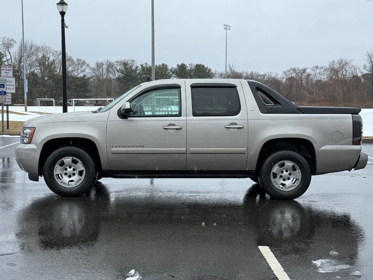 Used 2008 Chevrolet Avalanche LT AWD/4WD image 10