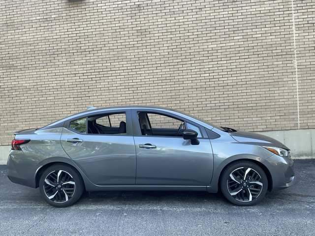 Used 2024 Nissan Versa SR FWD image 4