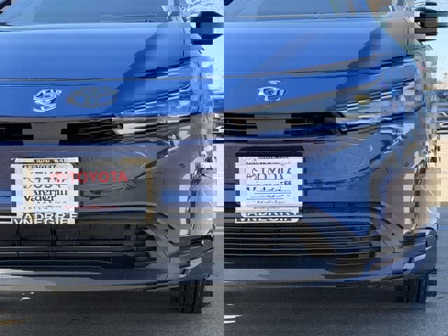 Used 2025 Toyota Prius LE image 8