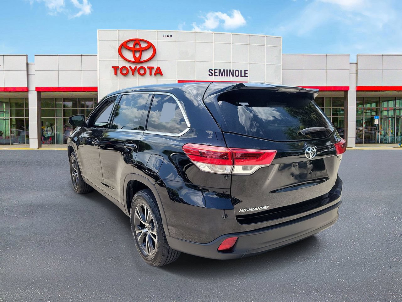 Used 2019 Toyota Highlander LE FWD image 4