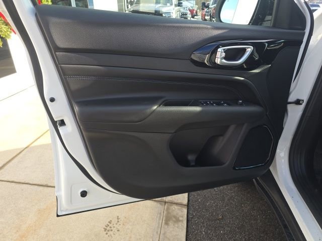 New 2026 Jeep Compass Latitude image 10