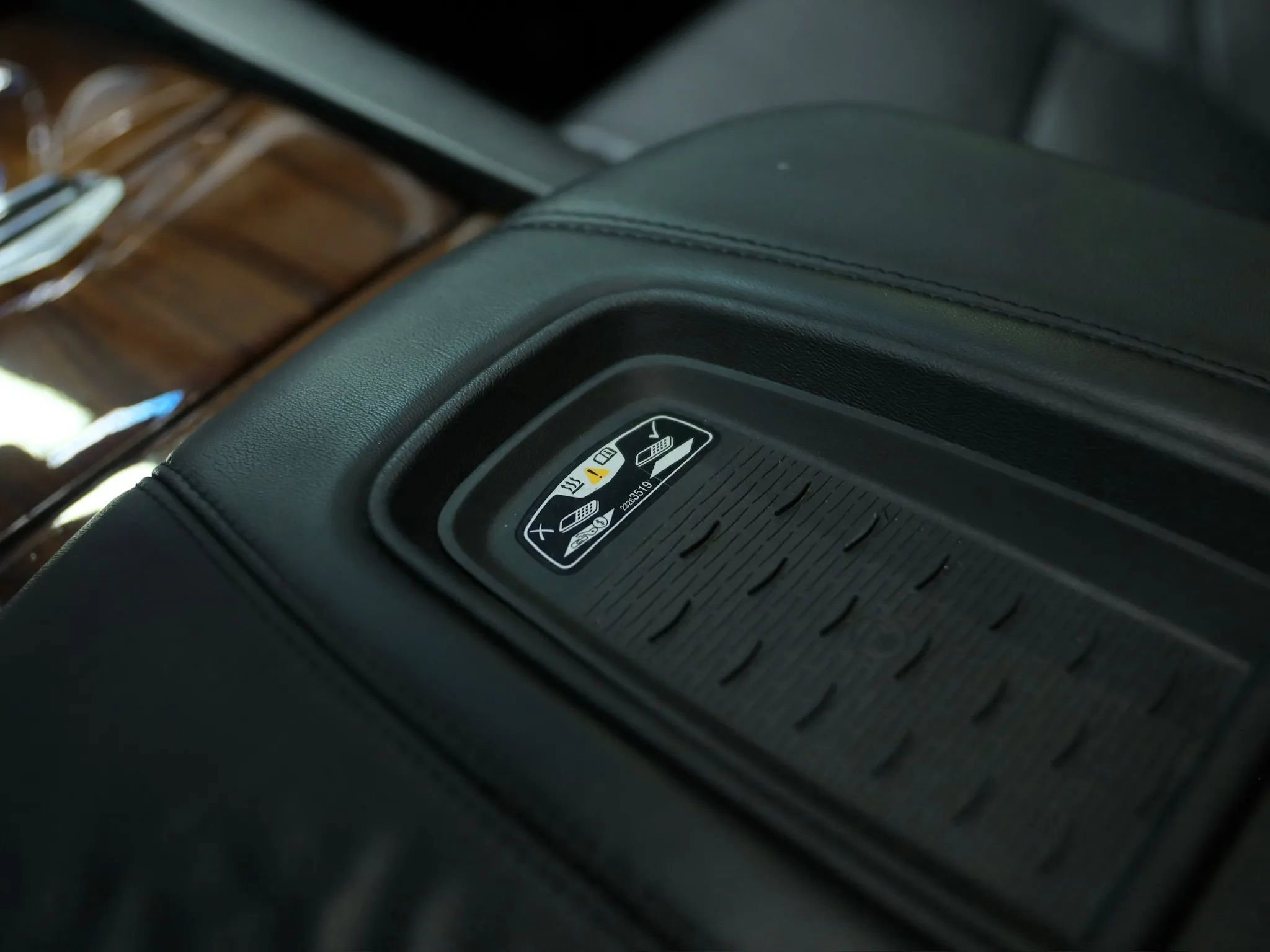 Used 2017 Cadillac Escalade Luxury image 36