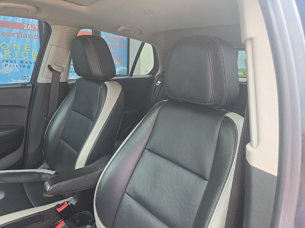 Used 2016 Chevrolet Trax LTZ w/ Midnight Edition AWD/4WD image 31