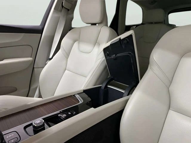 Used 2022 Volvo XC60 B5 Momentum w/ Climate Package AWD/4WD image 82