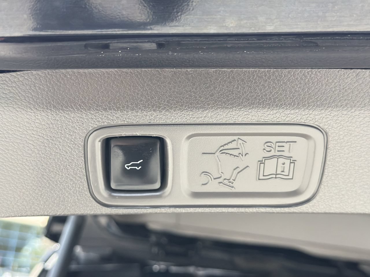 Used 2020 Ford Expedition Limited AWD/4WD image 9