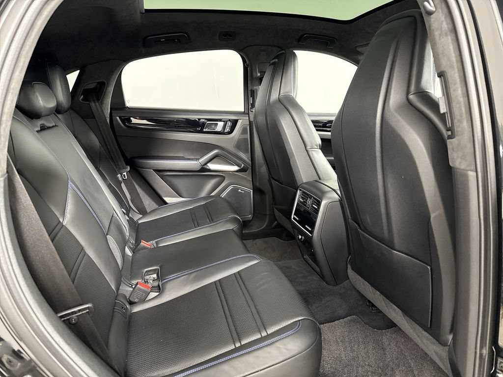 Certified 2023 Porsche Cayenne Turbo AWD/4WD image 24