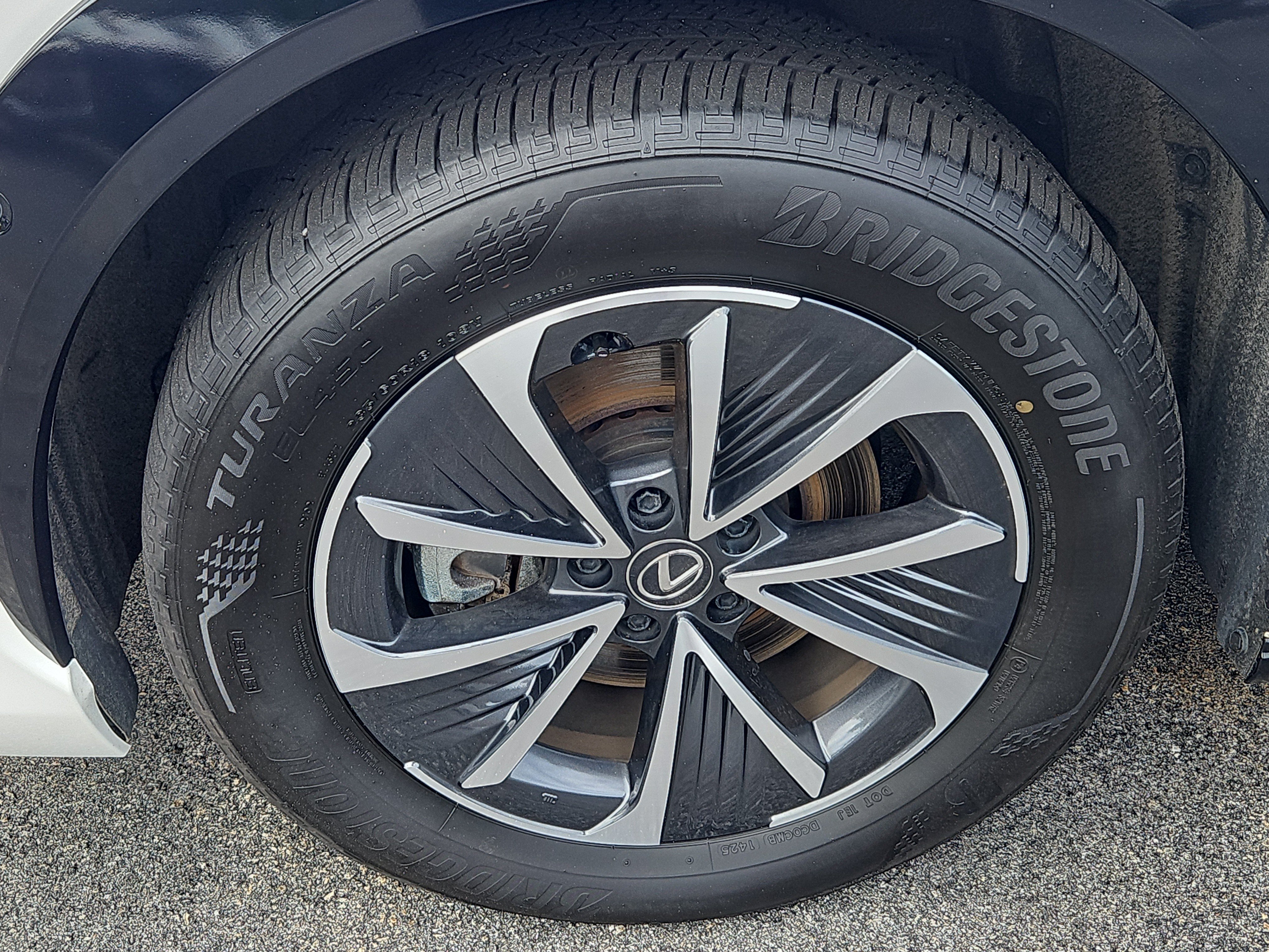 Used 2025 Lexus RZ 450e w/ Technology Package AWD/4WD image 4