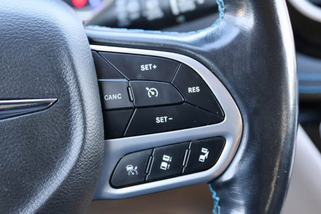 Used 2021 Chrysler Pacifica Touring-L image 29