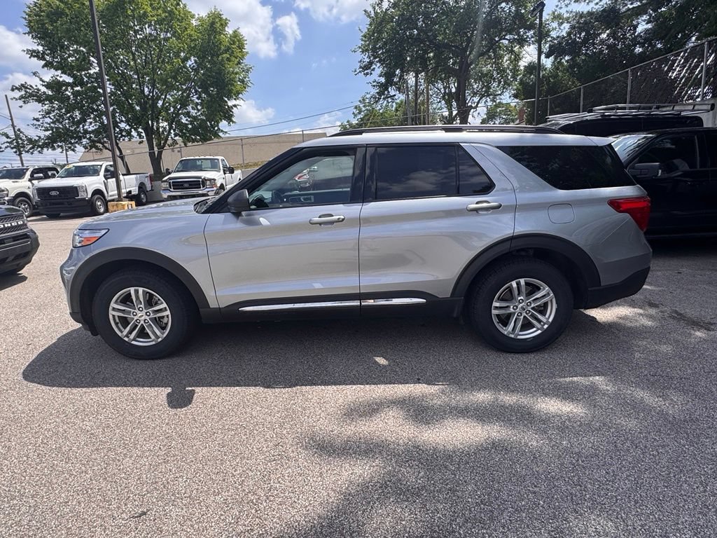 Certified 2023 Ford Explorer XLT w/ Equipment Group 202A AWD/4WD image 2