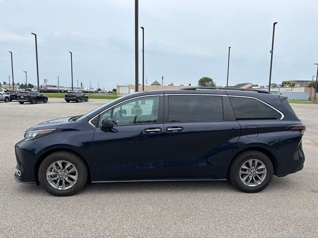 Certified 2024 Toyota Sienna XLE w/ XLE Plus Package FWD image 3