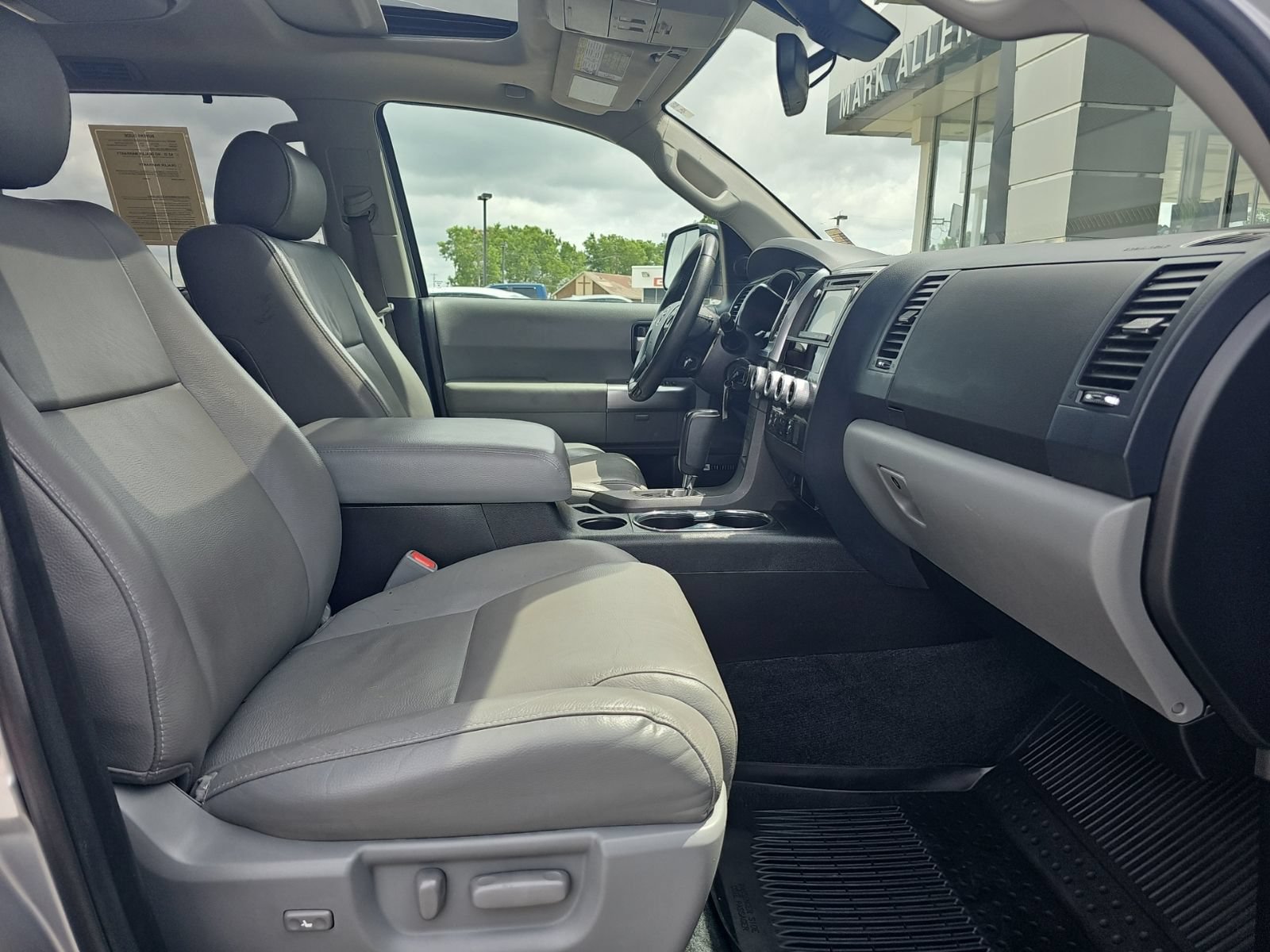 Used 2018 Toyota Sequoia Limited w/ Safety & Convenience Package AWD/4WD image 25