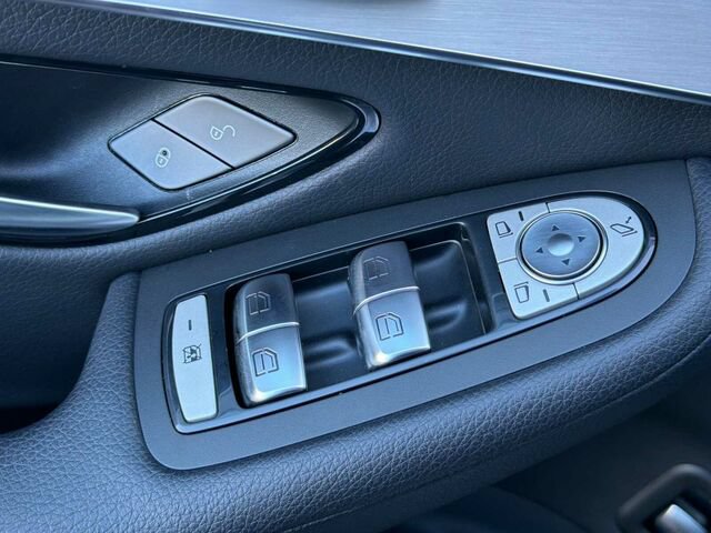 Used 2019 Mercedes-Benz GLC 350e 4MATIC image 14