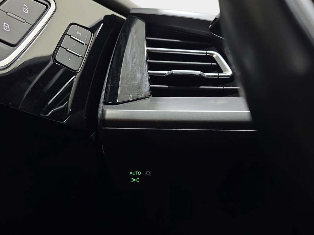 Used 2024 Audi Q4 e-tron Premium Plus w/ Premium Plus image 27
