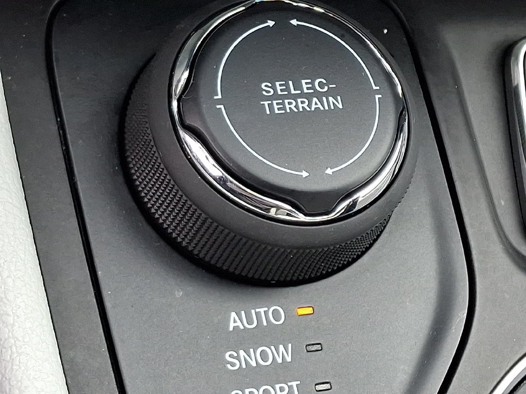 Used 2021 Jeep Cherokee Latitude Lux AWD/4WD image 23