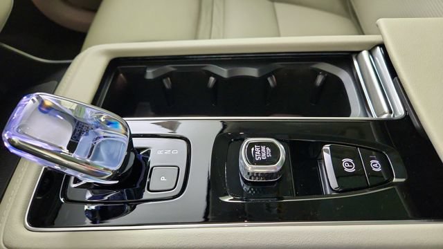 New 2026 Volvo XC90 T8 Ultra w/ Lounge Package AWD/4WD image 17