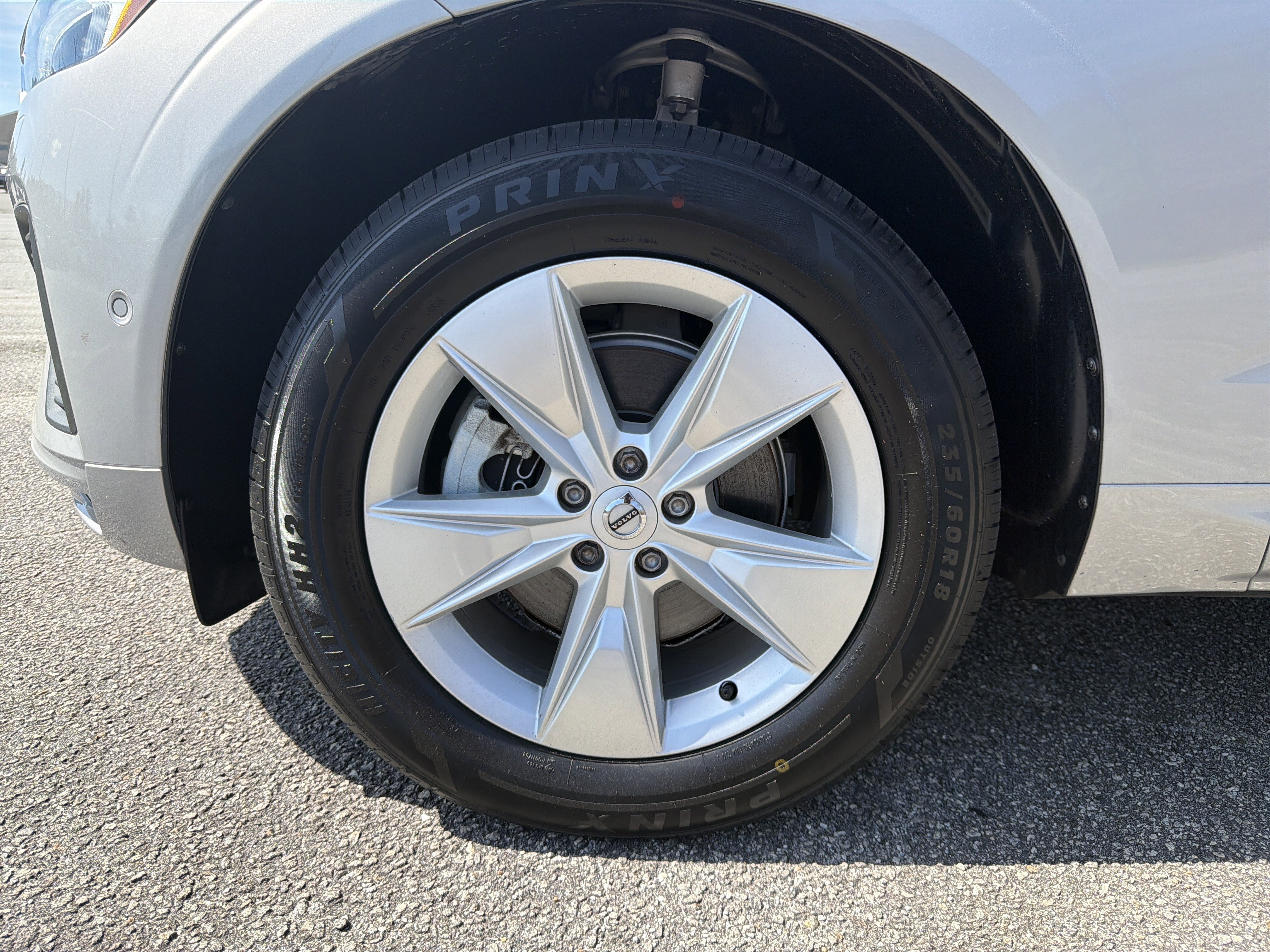 Used 2022 Volvo XC60 B5 Momentum image 14