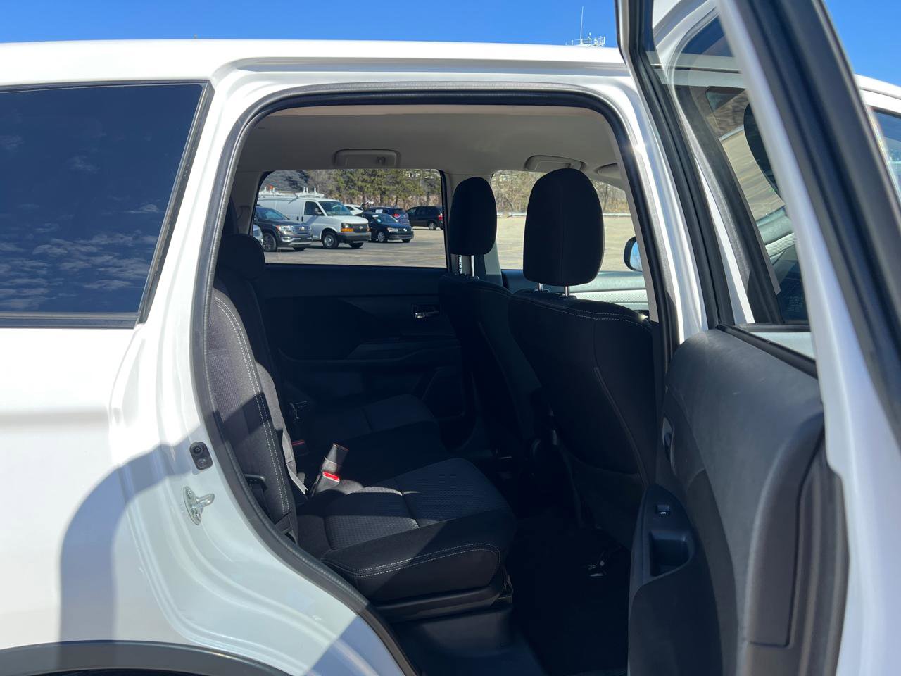 Used 2018 Mitsubishi Outlander ES image 36