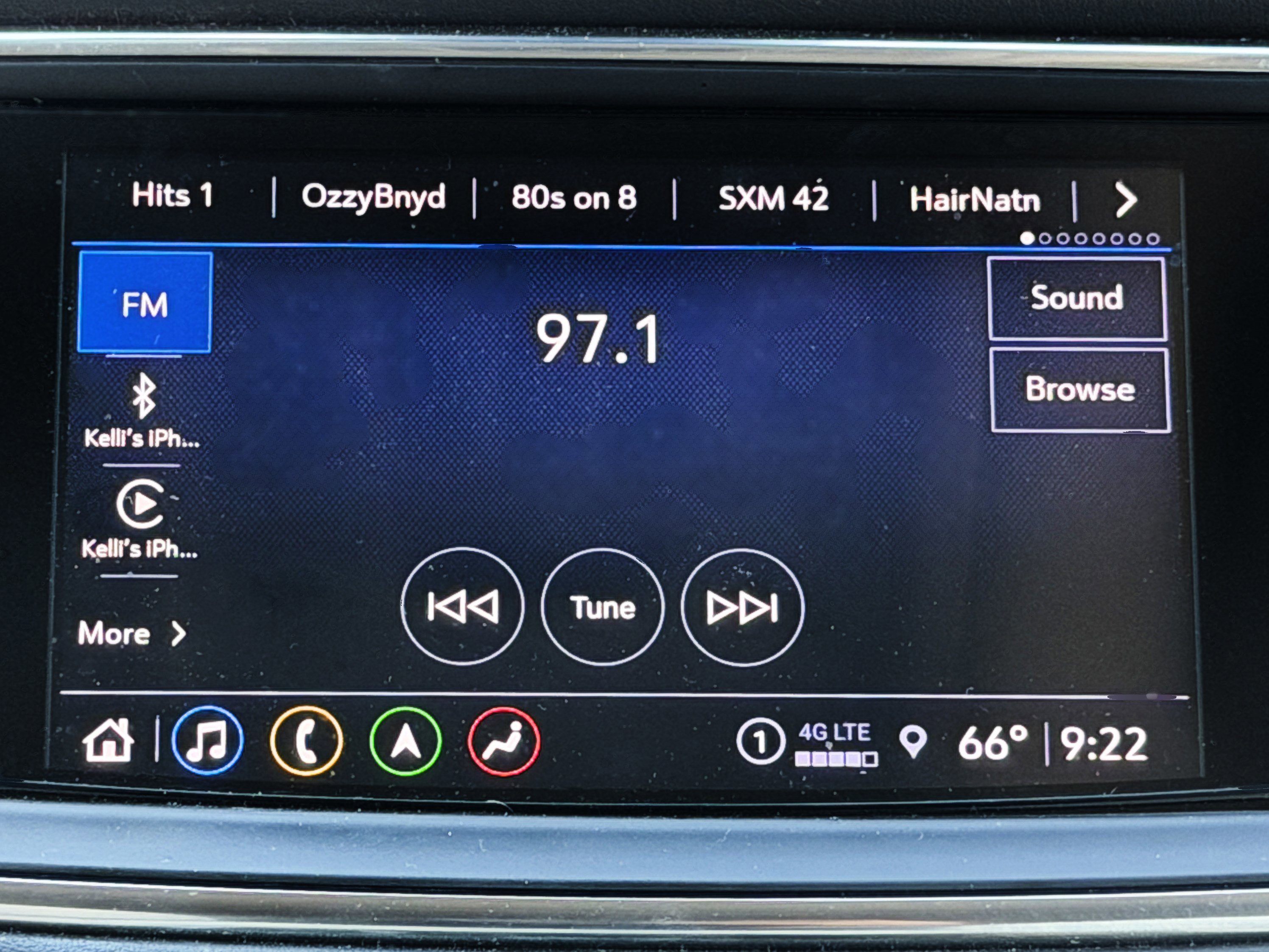 Used 2022 Buick Enclave Essence w/ Experience Buick Package FWD image 8