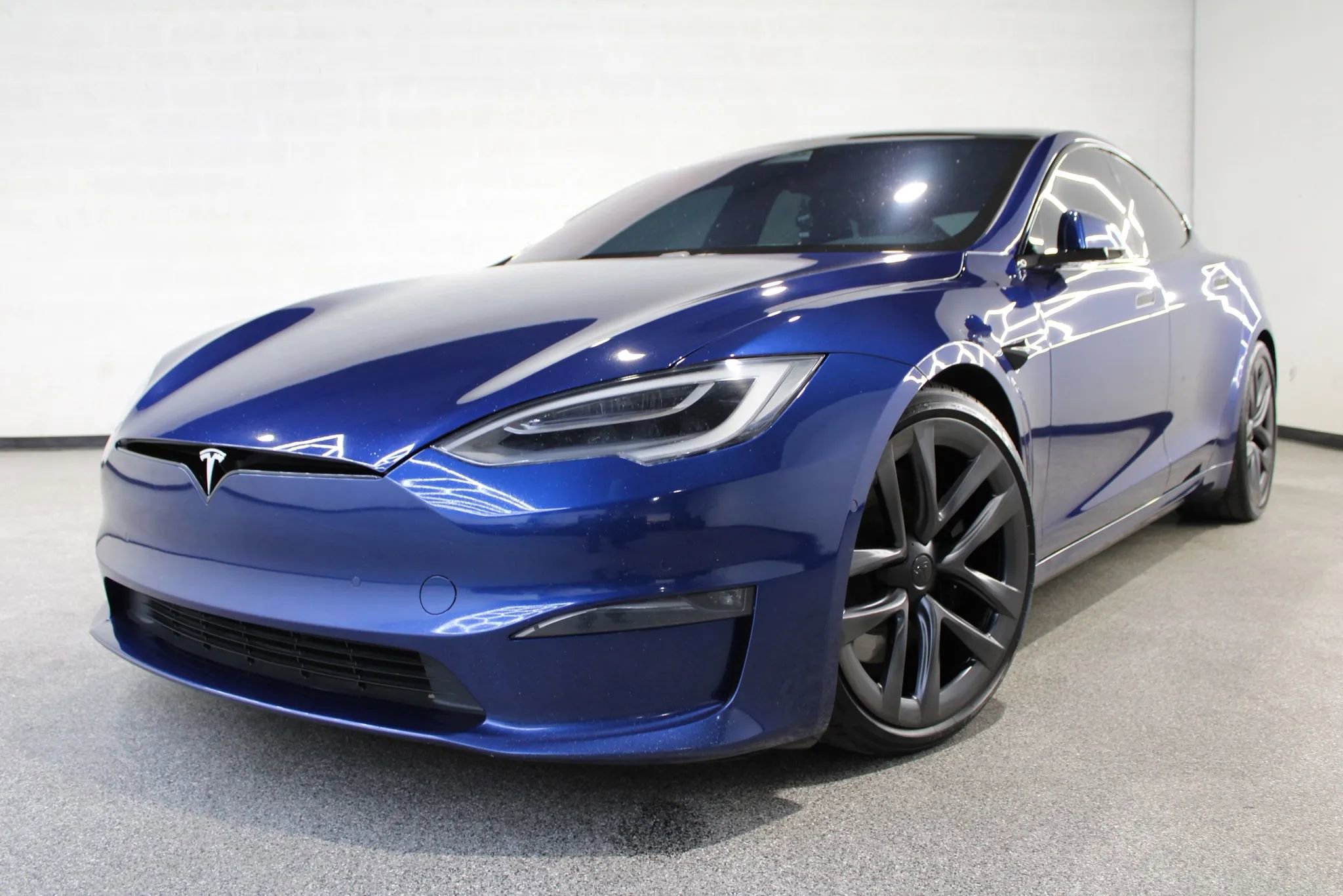 Used 2022 Tesla Model S Plaid image 3