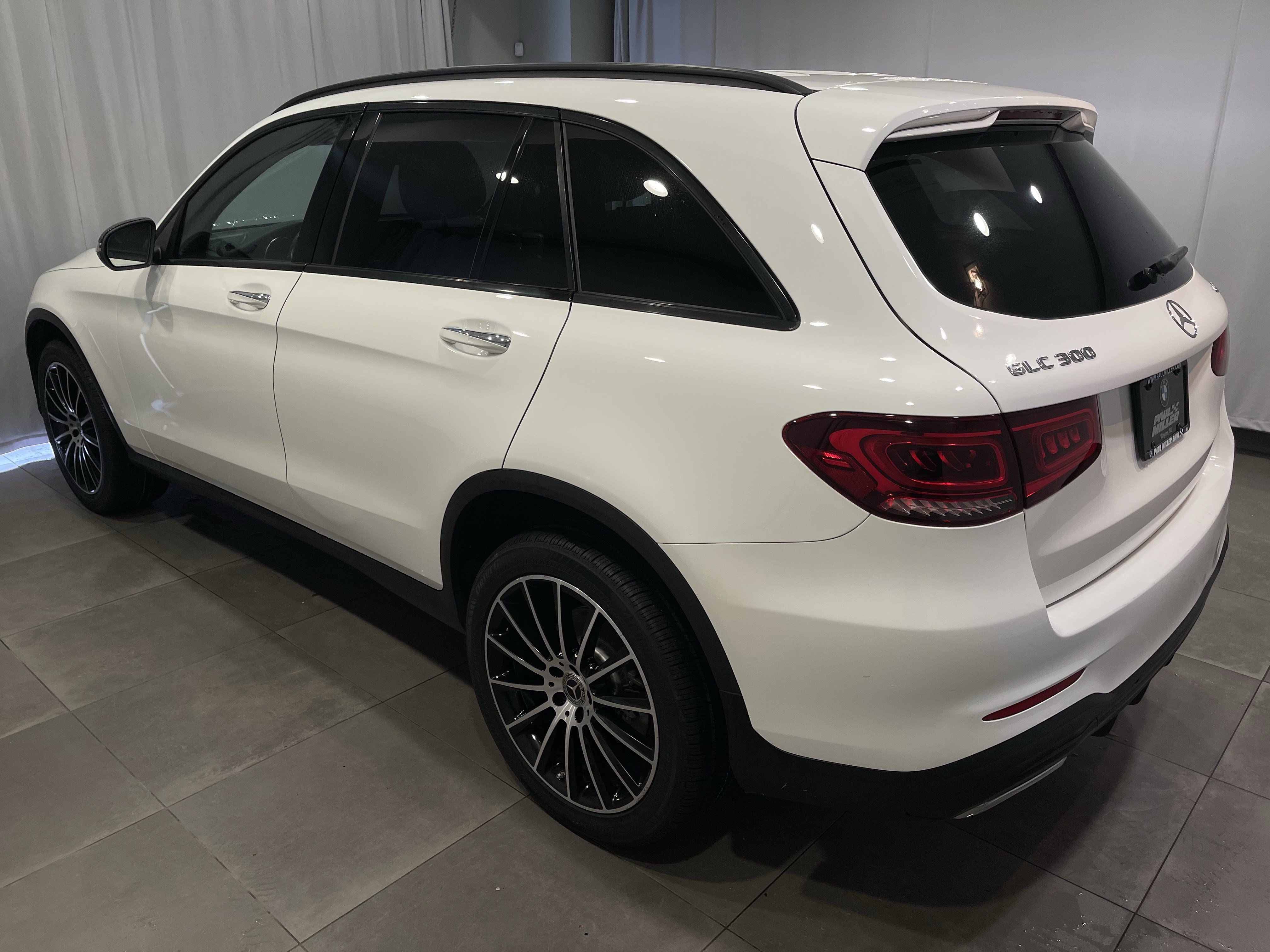 Used 2020 Mercedes-Benz GLC 300 4MATIC image 4