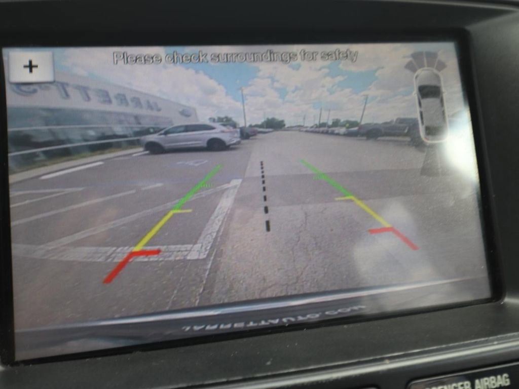 Used 2018 Ford Explorer XLT w/ Equipment Group 202A FWD image 4