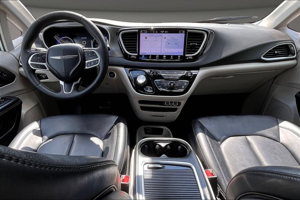 Used 2024 Chrysler Pacifica Touring-L FWD image 10