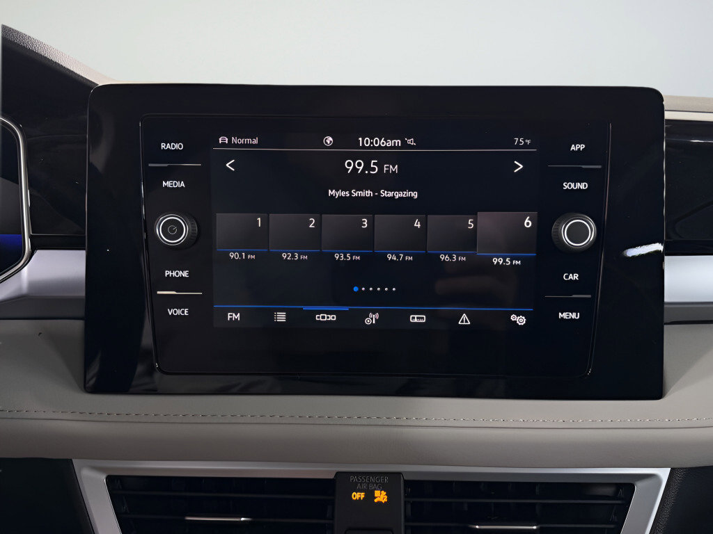 New 2025 Volkswagen Taos SE image 15