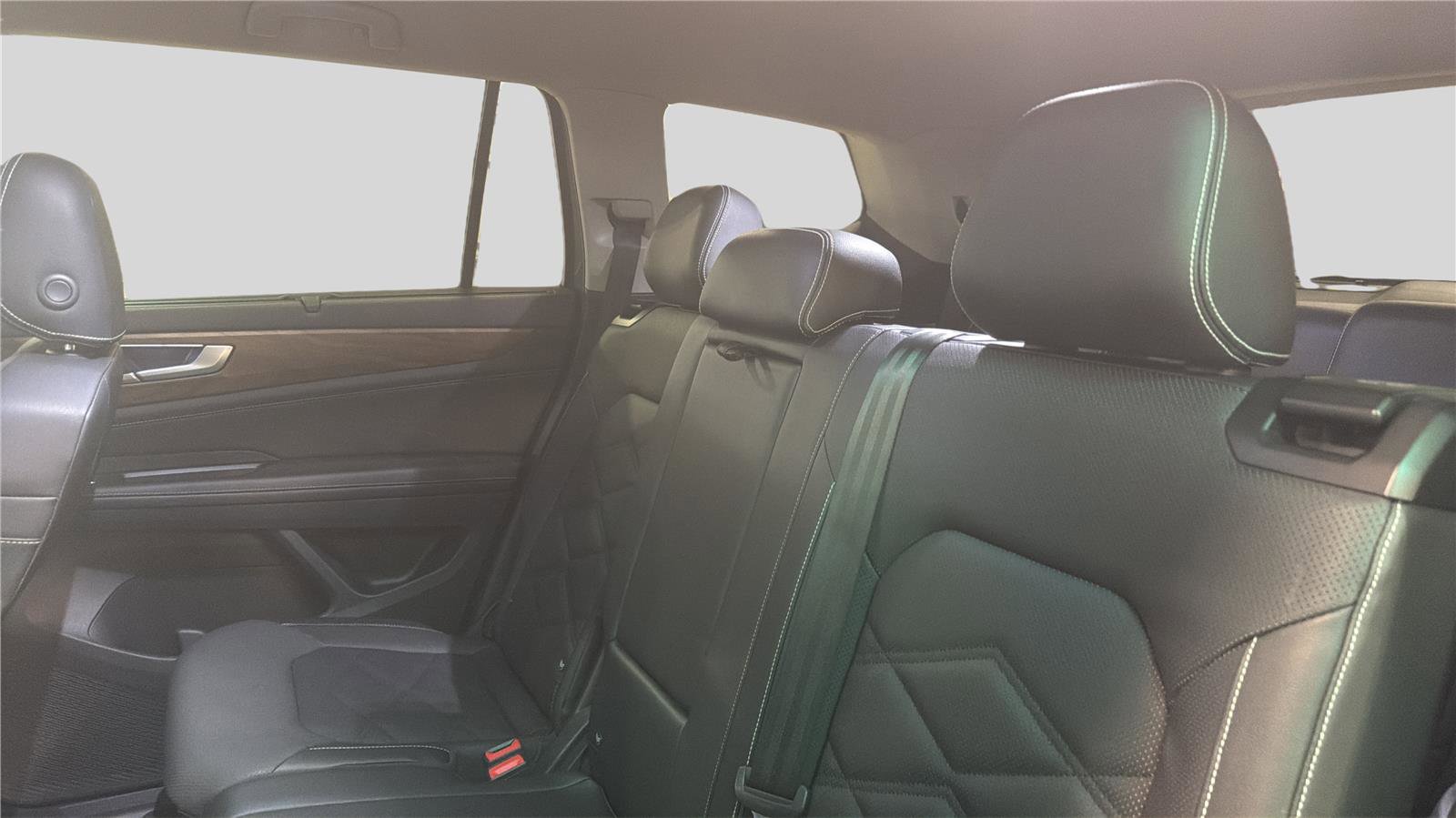 Used 2025 Volkswagen Atlas SE FWD image 18