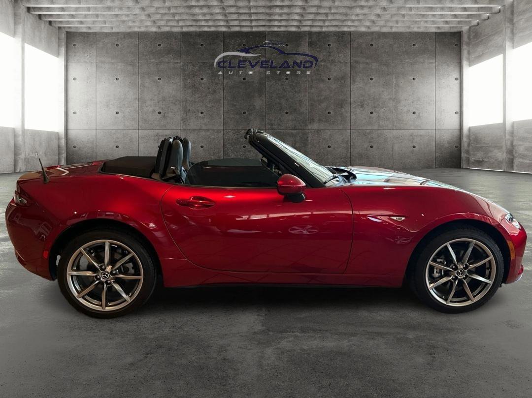 Used 2022 MAZDA MX-5 Miata Grand Touring RWD image 2